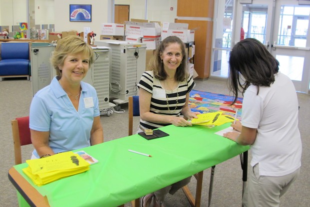 Becky Dykes and Dianne Hammelman, Delta Delta Delta rif